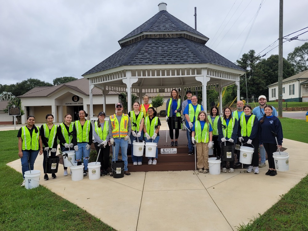 HISTORIC MAIN STREET OXFORD CLEANS UP DOWNTOWN