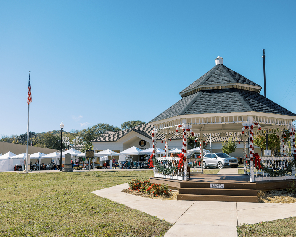 CHRISTMAS ON MAIN KICKS OFF OXFORD HOLIDAY SEASON