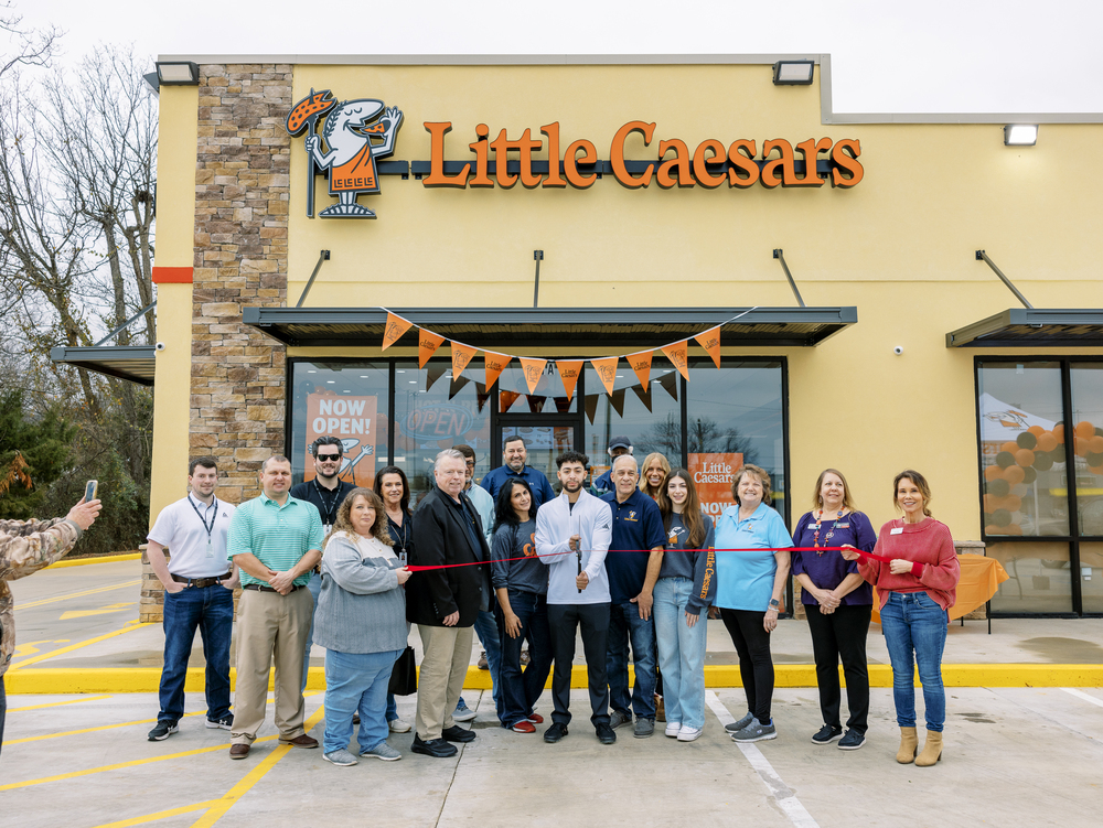 LITTLE CAESARS CUTS ITS FIRST OXFORD PIZZA