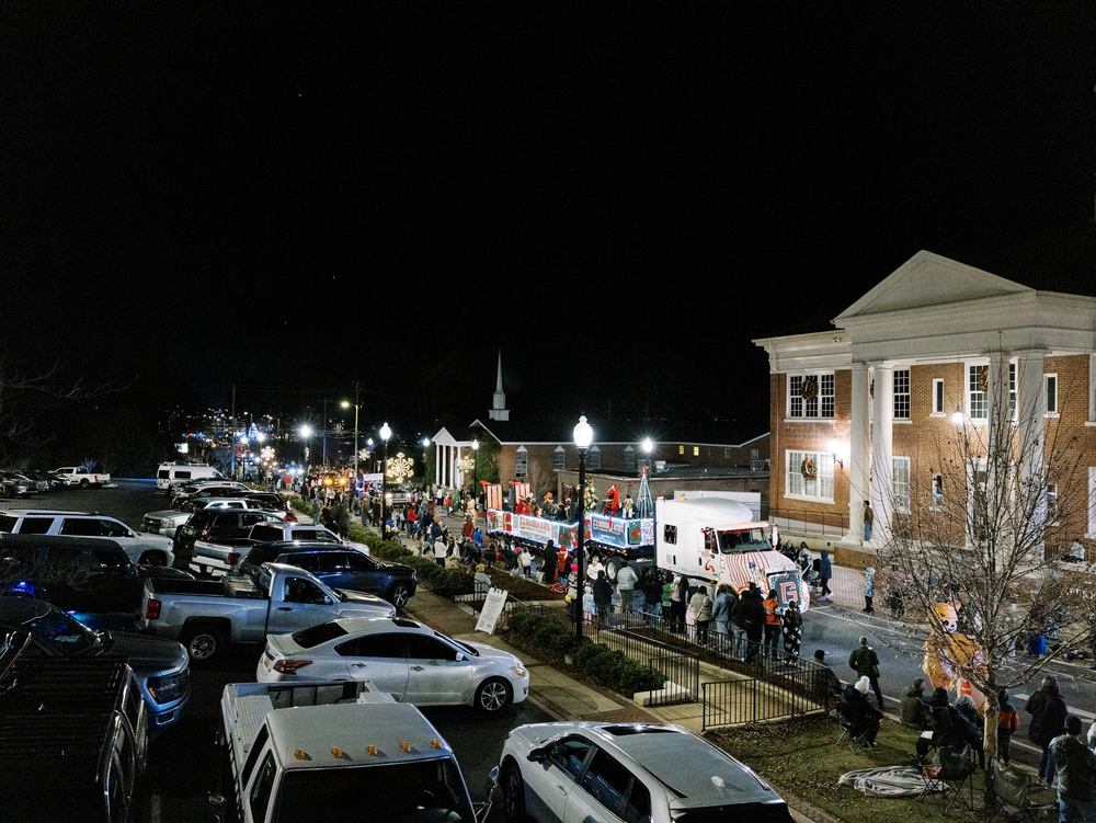 Oxford Christmas Parade dazzles downtown crowds