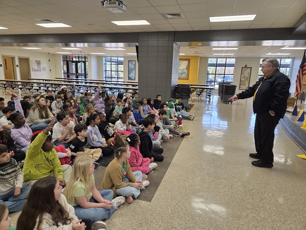 Mayor Craft talks to Dearmanville students about government