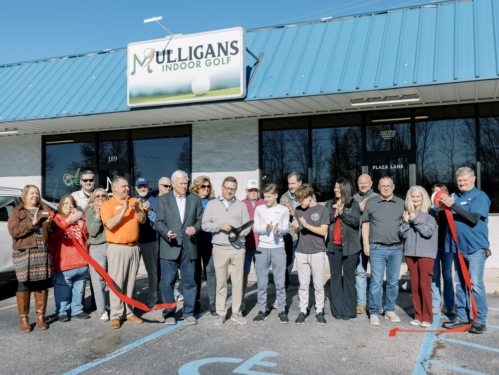 Mulligans Indoor Golf creates a hole-in-one for Oxford