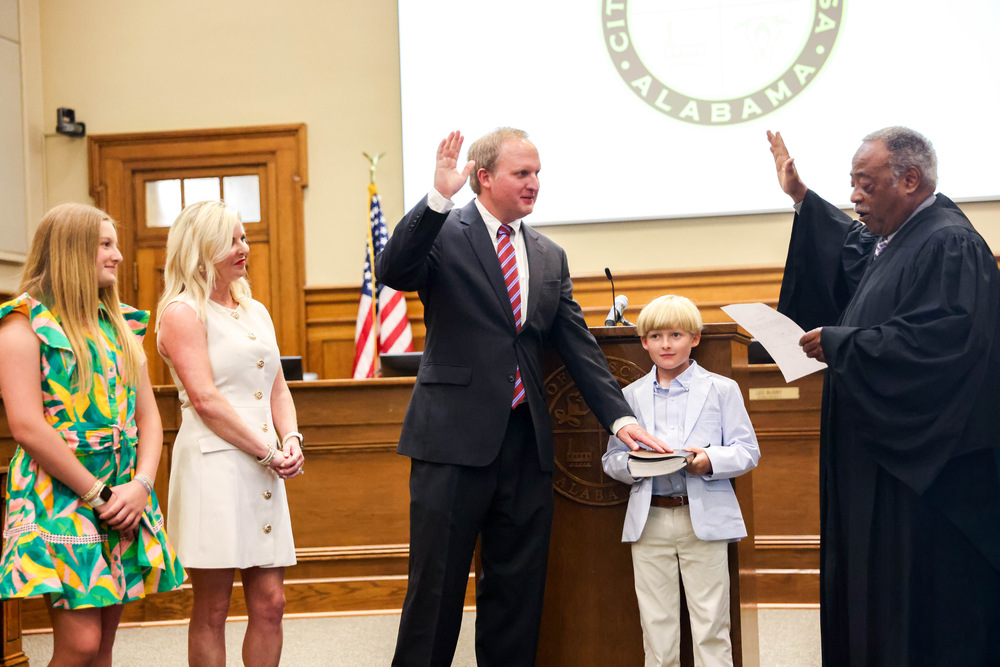 District 3 City Councilor Richard Henry Sworn Into Office