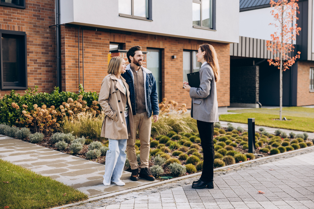 How REALTORS® Can Help Consumers Navigate Seasonal Real Estate Shifts